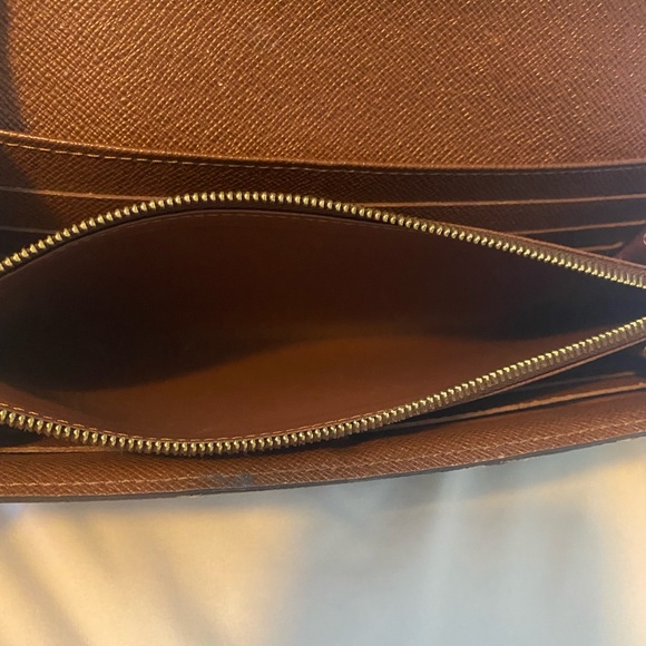 Louis Vuitton Sarah Monogram Wallet - Picture 6 of 7